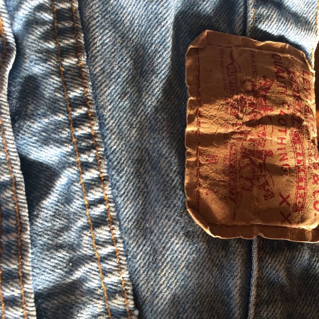 ジーンズのタグはそのまま着用しても大丈夫?